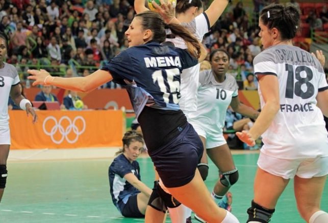 En este momento estás viendo Handball femenino: “SOMOS UN EQUIPO MUY ALEGRE QUE VA PARA ADELANTE Y DEJA EL ALMA PARA GANAR” AFIRMÓ ANTONELA MENA
