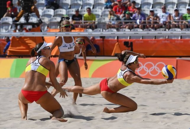 En este momento estás viendo JJOO RIO 2016 Beach Voley: GALLAY Y KLUG PERDIERON ANTE ESPAÑA EN EL DEBUT