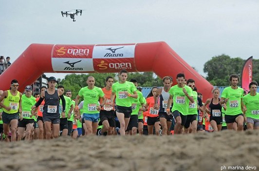 Lee más sobre el artículo Atletismo: AGUSTÍN CICHILITTI Y FLORENCIA ESTÉVEZ, GANADORES DE LA ARENA OPEN SPORTS