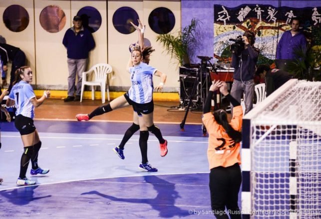 Handball femenino: LA GARRA LE GANÓ A URUGUAY PARA SER PRIMERO EN SU GRUPO