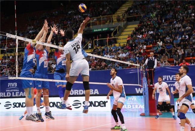 En este momento estás viendo Voley masculino: ARGENTINA NO PUDO CON SERBIA EN EL INICIO DEL TERCER WEEKEND DE LA LIGA MUNDIAL EN CÓRDOBA 