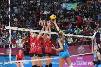 Lee más sobre el artículo Vóley femenino: LAS PANTERAS CAYERON EN SETS CORRIDOS CON CANADÁ