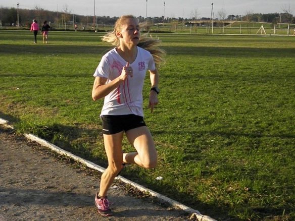 Atletismo: CHIARA MAINETTI SE ADJUDICÓ EL "25% ANIVERSARIO DE AIRE LIBRE FM"