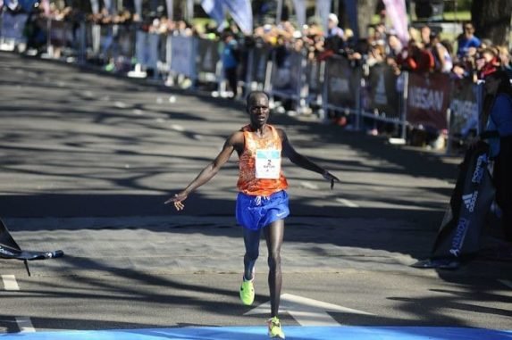 Lee más sobre el artículo Atletismo: EL KENIATA BARNABAS KIPTUM Y LA ETÍOPE AMEWORK BOSHO FUERON LOS GANADORES DEL 33° MARATÓN DE BUENOS AIRES