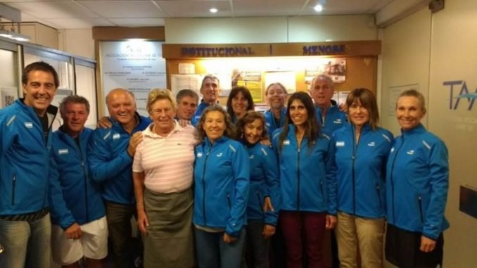 Lee más sobre el artículo Tenis: IMPORTANTE PERFORMANCE DEL EQUIPO NACIONAL EN EL MUNDIAL SENIOR