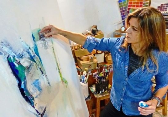 Lee más sobre el artículo Sección «Con los pies en la tierra ……. CONOCIENDO A PAULA RIVERO», CREADORA DE ARTE en su esencia más pura