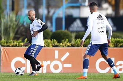 Lee más sobre el artículo Futbol: ARGENTINA PRESENTA LOS DORSALES DE LOS JUGADORES