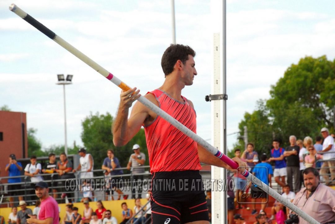 Lee más sobre el artículo Atletismo: GERMÁN CHIARAVIGLIO SUPERÓ LOS 5,40 METROS