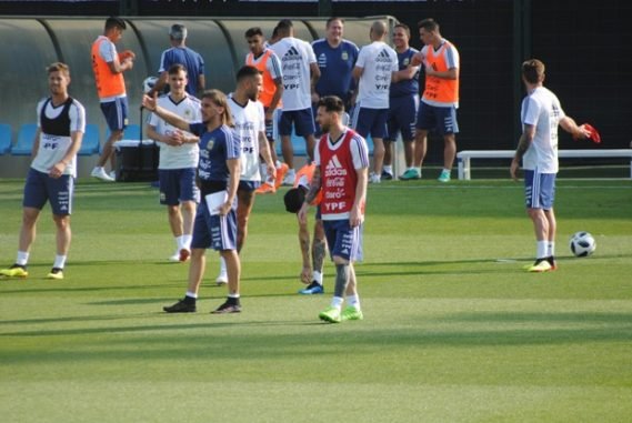 Lee más sobre el artículo Futbol: ARGENTINA SE ENTRENA EN BARCELONA CON LA MIRADA PUESTA EN RUSIA