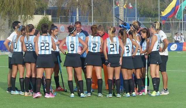Lee más sobre el artículo Juegos ODESUR: LAS LEONAS CATALINA LÁBAKE, VICTORIA SAUZE, AGOSTINA ALONSO Y EL ENTRENADOR WALTER CONNA HABLARON LUEGO DEL TRIUNFO EN LA FINAL