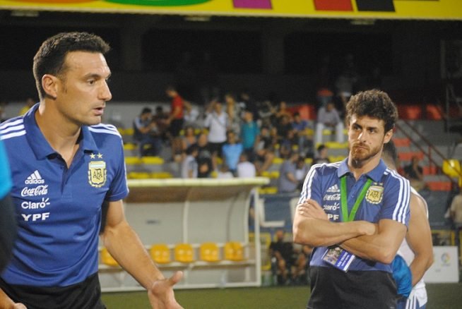 En este momento estás viendo SCALONI PONE LA PRIMERA PIEDRA