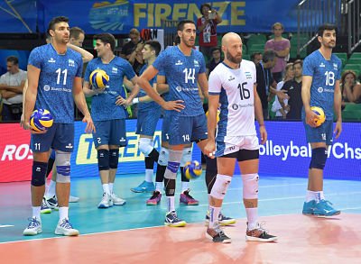 Lee más sobre el artículo Voley masculino: ARGENTINA AVANZÓ A SEGUNDA RONDA A PESAR DE HABER PERDIDO 3-2 ANTE JAPÓN