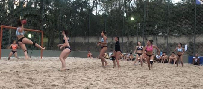 Lee más sobre el artículo Beach Handball: LAS SELECCIONES JUVENILES REALIZARON GIRA EN BRASIL