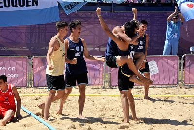Lee más sobre el artículo YOG BA 2018: EL BEACH HANDBALL CLASIFICÓ A LA MAIN ROUND EN AMBAS RAMAS