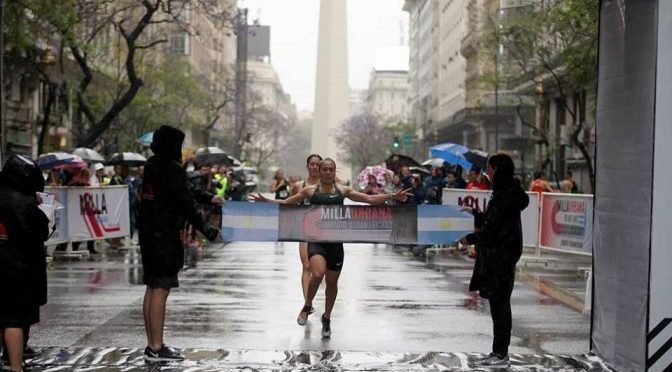 Lee más sobre el artículo Atletismo: LOZA Y CASETA, LOS DUEÑOS DE LA MILLA URBANA