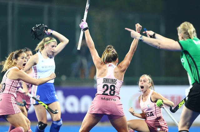 Lee más sobre el artículo Hockey sobre césped femenino: LAS LEONAS VENCIERON A GRAN BRETAÑA Y JUGARÁN POR EL BRONCE