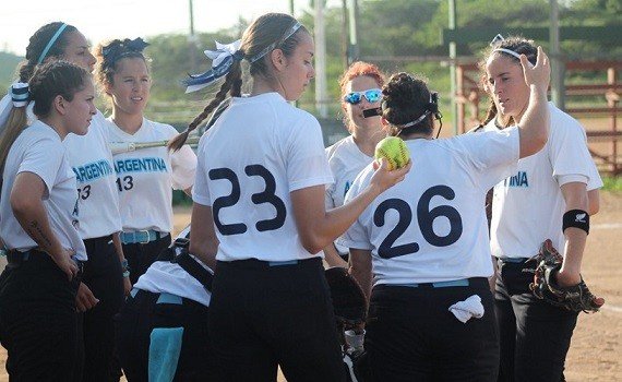 Lee más sobre el artículo Softbol: ARGENTINA DEBUTA EN EL SUDAMERICANO FEMENINO DE ARUBA