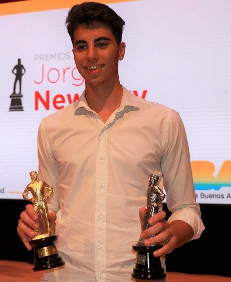 Lee más sobre el artículo Premios: JUAN HIERREZUELO GANÓ EL PREMIOS JORGE NEWBERY DE ORO 2018