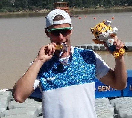 Lee más sobre el artículo Remo masculino: «TIENEN QUE BUSCAR UN NUEVO LUGAR O SE QUEDAN SIN REMEROS» AFIRMÓ BRIAN ROSSO