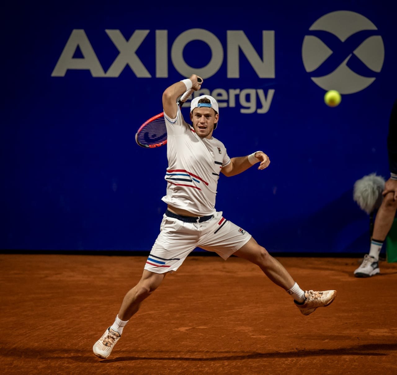 Lee más sobre el artículo Tenis: EL PEQUE DE LA GENTE