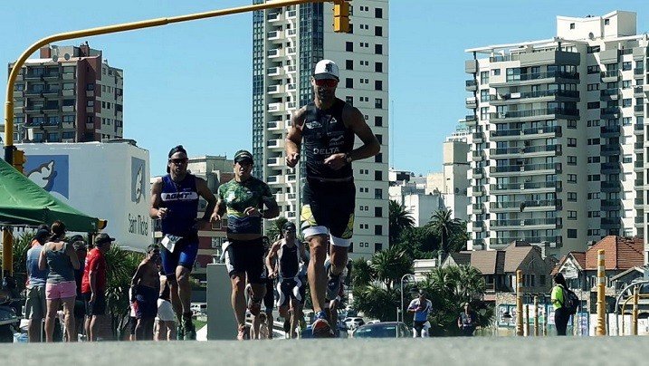 Lee más sobre el artículo Triatlón: LA COMPETENCIA «OLÍMPICA SERIES» DE MAR DEL PLATA COMPLETÓ SUS CUPOS