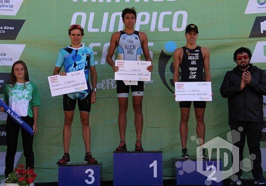 Lee más sobre el artículo Triatlón: PALACIO BALENA Y ALUCÍN, TRIUNFADORES EN «LA REVANCHA»