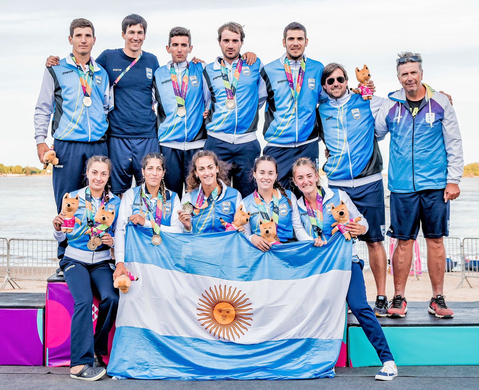 Lee más sobre el artículo Suramericanos Playa Rosario 2019: DOBLE ORO ALBICELESTE EN REMO COASTAL