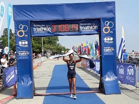 Lee más sobre el artículo Triatlón: GALARDONES ARGENTINOS EN MONTEVIDEO