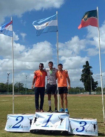 Lee más sobre el artículo Atletismo: GERMÁN CHIARAVIGLIO, FEDERICO BRUNO Y NAZARENO SASIA, DESTACADOS EN CONCORDIA