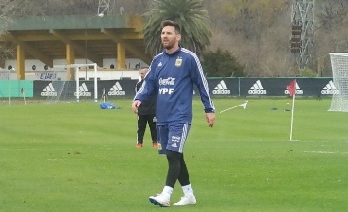 Lee más sobre el artículo Fútbol Masculino: NUEVA JORNADA DE ENTRENAMIENTOS DE LA SELECCIÓN ARGENTINA