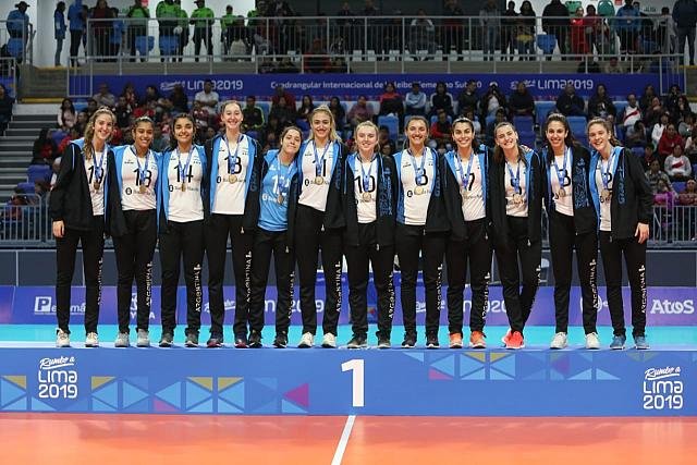 Lee más sobre el artículo Vóley femenino: PANTERITAS DE ORO EN LIMA
