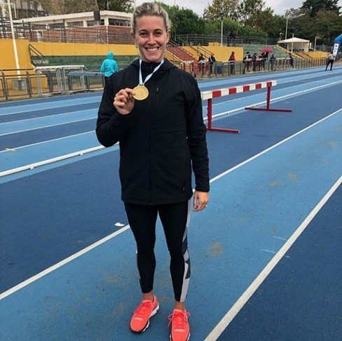 Lee más sobre el artículo Atletismo: VICTORIA WOODWARD GANÓ DOS MEDALLAS  DE ORO EN EL NACIONAL