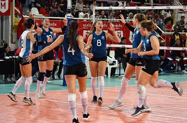Lee más sobre el artículo Voley: LOS SELECCIONADOS NACIONALES COMENZARON SUS ACTIVIDADES EN EL CENARD