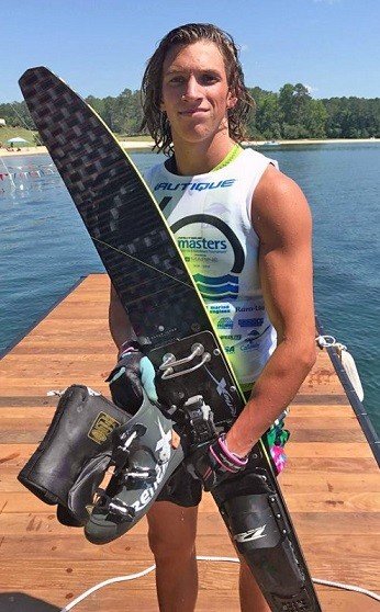 Lee más sobre el artículo Esquí Náutico: TOBÍAS GIORGIS CAMPEÓN JUNIOR DEL MASTERS