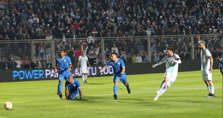 Lee más sobre el artículo Fútbol masculino: DESPEDIDA A LO GRANDE DE LA SELECCIÓN EN SAN JUAN