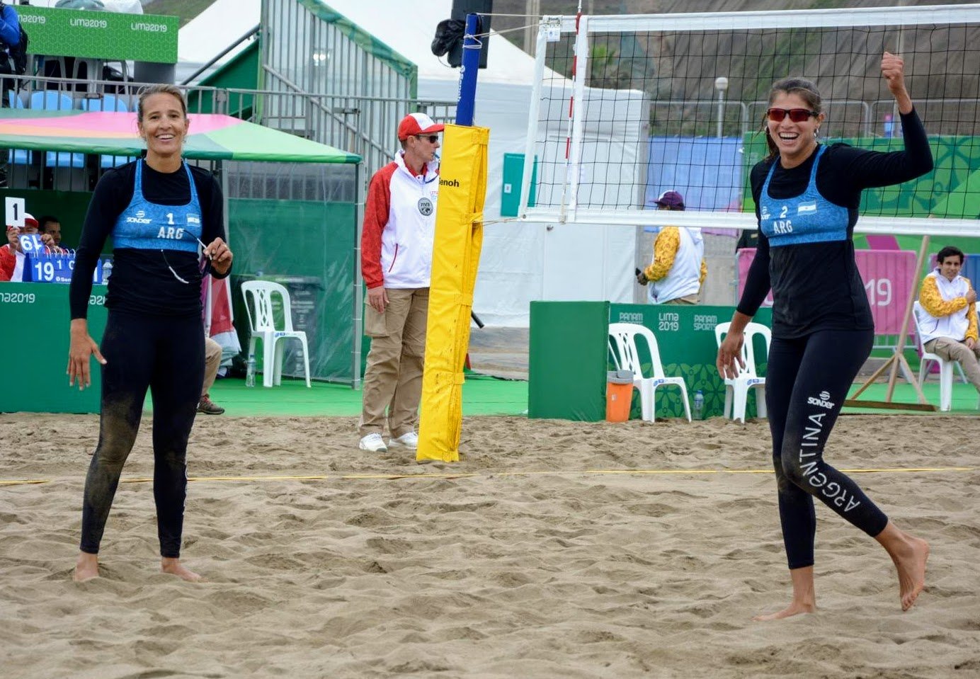 Lee más sobre el artículo Juegos Lima 2019: TRIUNFOS EN BEACH VOLEY Y CLASIFICACIÓN A CUARTOS DE FINAL