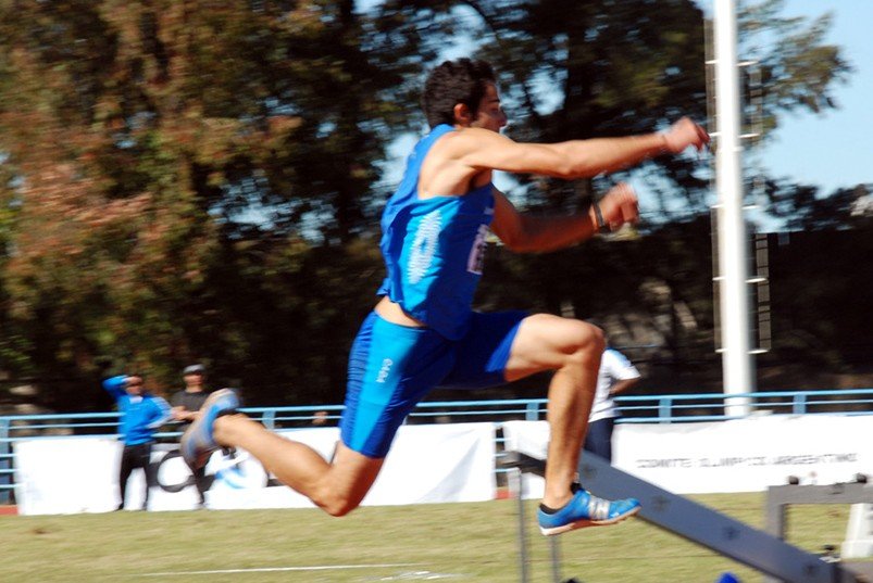 Lee más sobre el artículo Atletismo: LOS ATLETAS ARGENTINOS SIGUEN SUMANDO MEDALLAS POR EL MUNDO