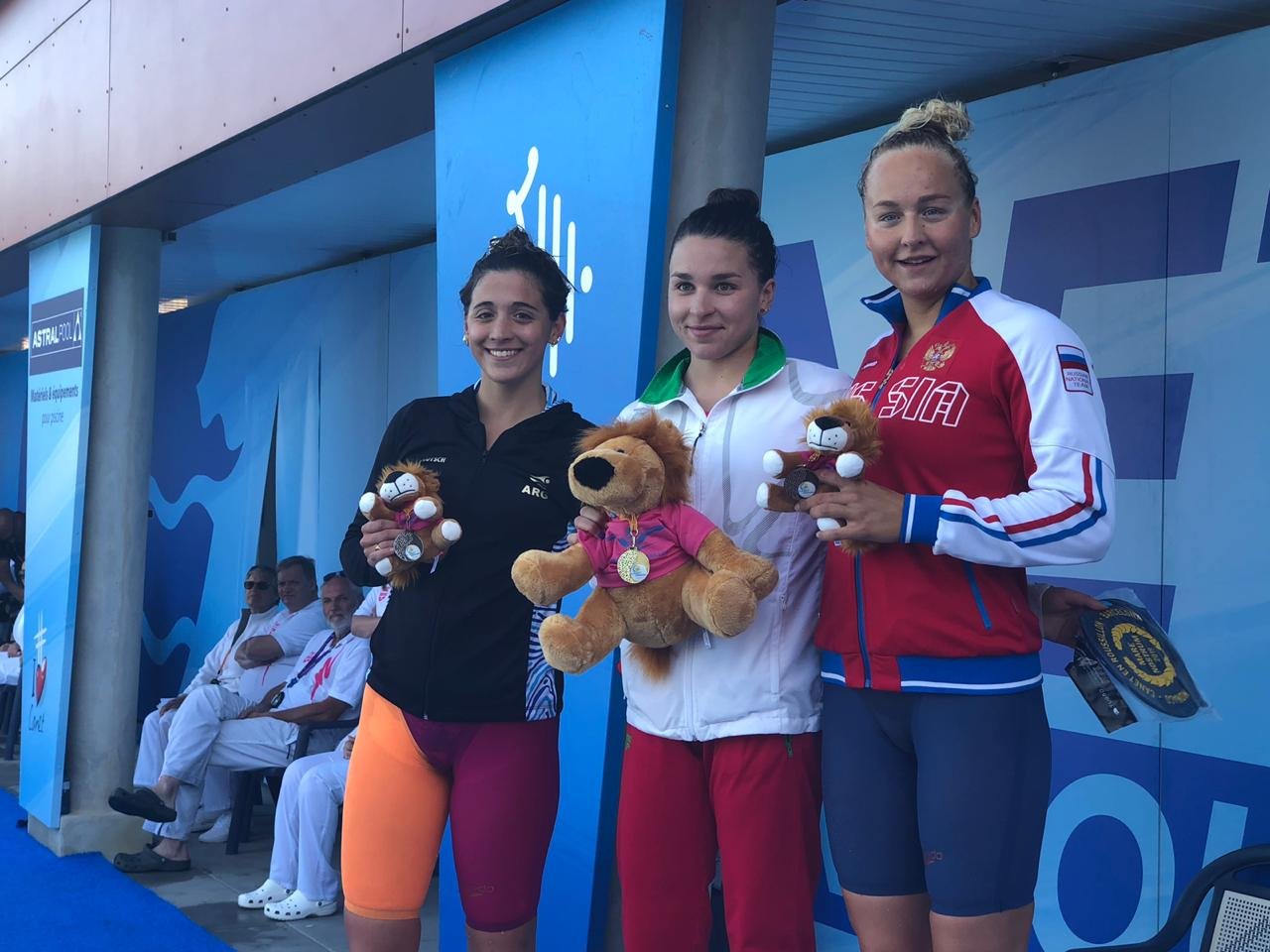 Lee más sobre el artículo Natación: DELFINA PIGNATIELLO, UN ORO Y DOS PLATAS