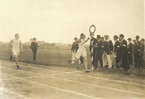 Lee más sobre el artículo Atletismo: LOS 100 AÑOS DE LA FAM