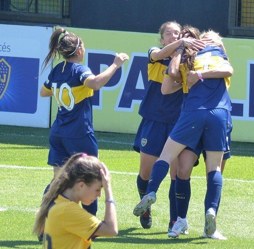 Lee más sobre el artículo Fútbol femenino: GOLEADA DE BOCA SOBRE ROSARIO CENTRAL, TRIUNFOS DE UAI URQUIZA, LANÚS, SAN LORENZO, RIVER Y GIMNASIA Y ESGRIMA LA PLATA