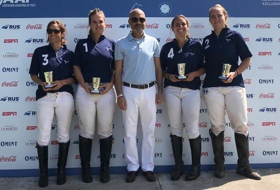 Lee más sobre el artículo Polo femenino: LA CANDELARIA DE PILAR SE ADJUDICÓ LA COPA MANIPUR 2019