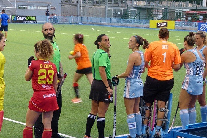 Lee más sobre el artículo Hockey césped femenino: LAS LEONAS VOLVIERON A VENCER A ESPAÑA EN EL TERCER PARTIDO DE LA SERIE