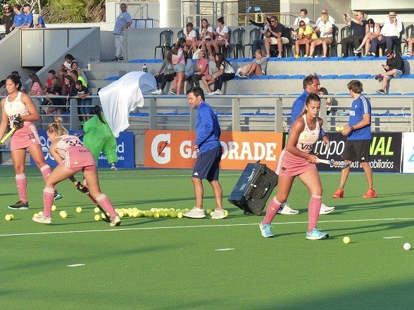 Lee más sobre el artículo Hockey césped femenino: LAS LEONAS LO DIERON VUELTA Y VENCIERON A JAPÓN EN EL SEGUNDO ENCENTRO DE LA SERIE