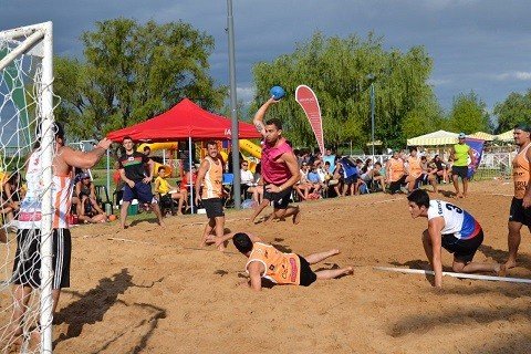 Lee más sobre el artículo Beach Handball: CERTÁMENES DEL CIRCUITO ARGENTINO EN RADA TILLY Y SAN NICOLÁS