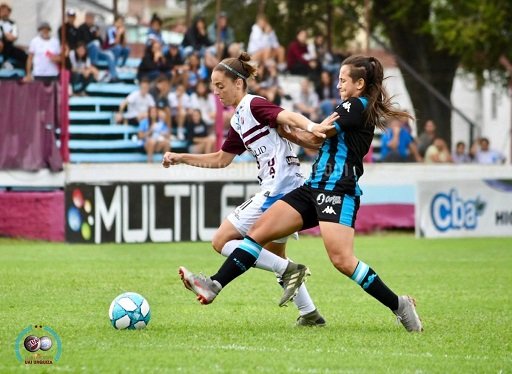 Lee más sobre el artículo Fútbol femenino: RETORNÓ EL FÚTBOL FEMENINO DE PRIMERA