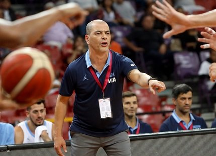 Lee más sobre el artículo Básquet masculino: ANÁLISIS DEL ENTRENADOR SERGIO HERNÁNDEZ, LUEGO DE LA VENTANA FRENTE A VENEZUELA