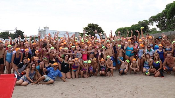 Lee más sobre el artículo Natación: MASIVA PARTICIPACIÓN EN EL CRUCE ACUÁTICO SOLIDARIO