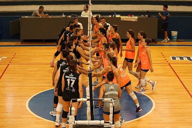 Lee más sobre el artículo Vóley Femenino: LA FEVA SUSPENDIÓ LA LIGA ARGENTINA FEMENINA