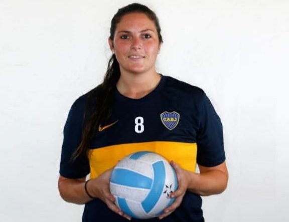 Lee más sobre el artículo Voley Femenino: NATALIA ESPINOSA Y LA BÚSQUEDA DE LA PROFESIONALIZACIÓN