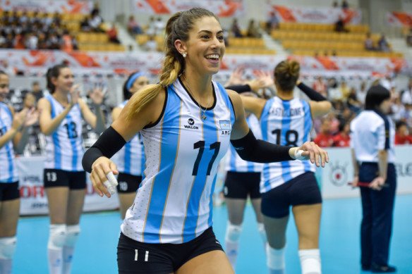 Lee más sobre el artículo Voley femenino: JULIETA LAZCANO VOLVIÓ AL PAÍS Y HABLÓ DESDE CÓRDOBA